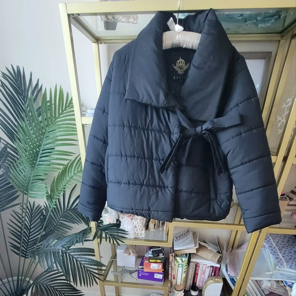 NWT Nasty Gal Cropped Puffer Jacket in Black - Women's Size Large - Picture 2 of 8